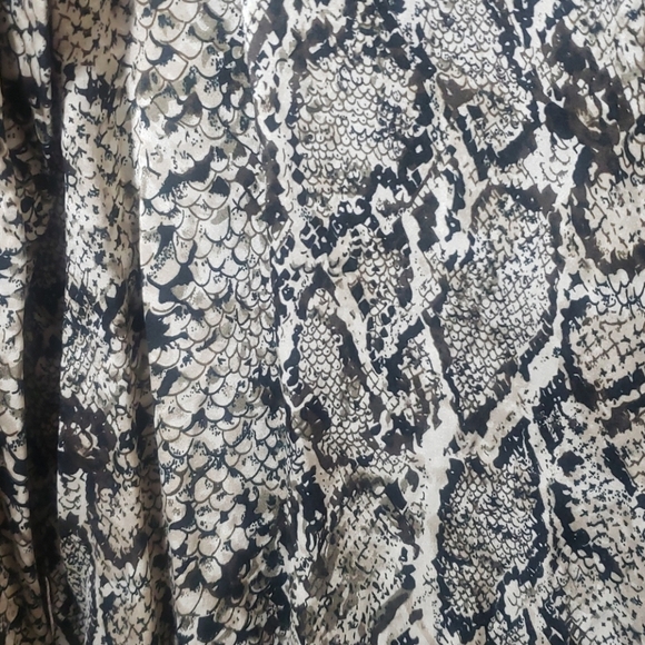 SLB ladies snake print blouse size large silk - Picture 3 of 4